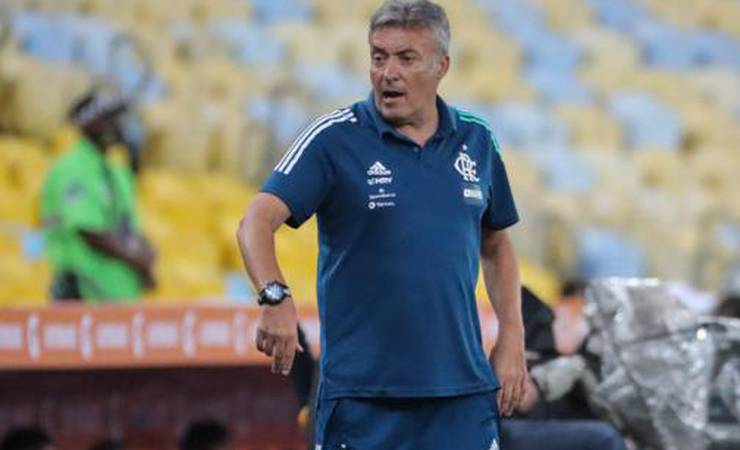 Dome realça 'felicidade' dos jogadores e suaviza peso do duelo contra o Inter: 'Não vai acabar o Brasileiro'