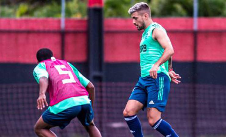 De volta! Arrascaeta marca em jogo-treino do Flamengo contra time Sub-17
