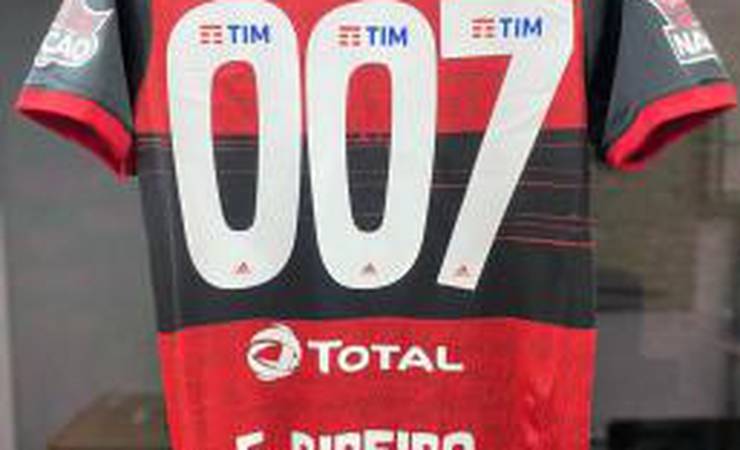 Em memória de Sean Connery, Everton Ribeiro vestirá a camisa 007 do Flamengo diante do São Paulo