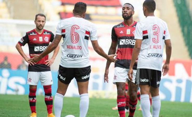 Mais do que os erros individuais: Flamengo sofre com falta de opções no meio em derrota para o São Paulo