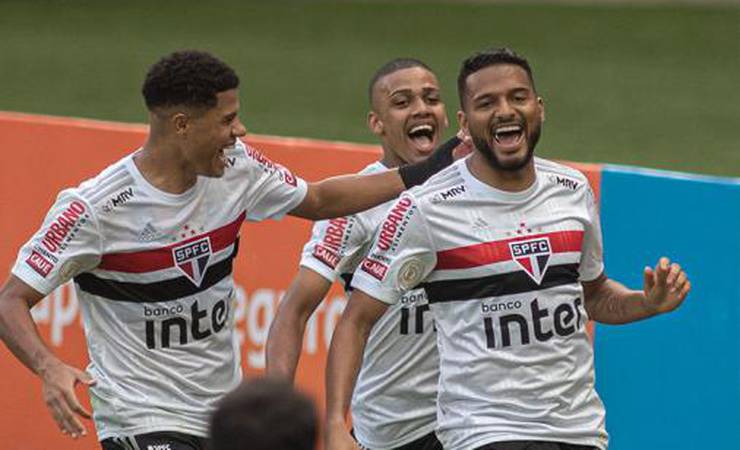 Volpi pega pênaltis, São Paulo joga bem e goleia o Flamengo no Maraca