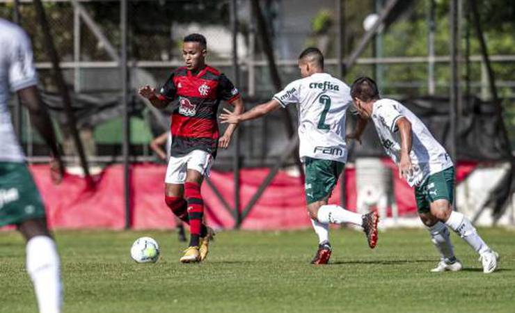 Sub-20 do Palmeiras perde dois pênaltis e sofre virada do Flamengo no Brasileirão