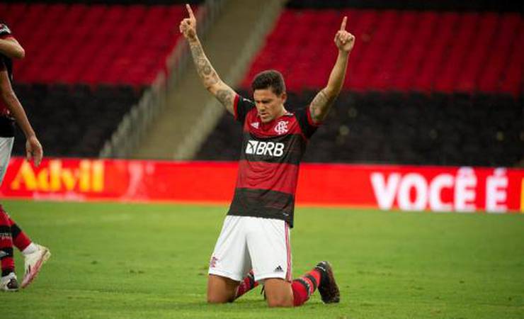 Pedro se torna o segundo maior artilheiro do futebol brasileiro em 2020