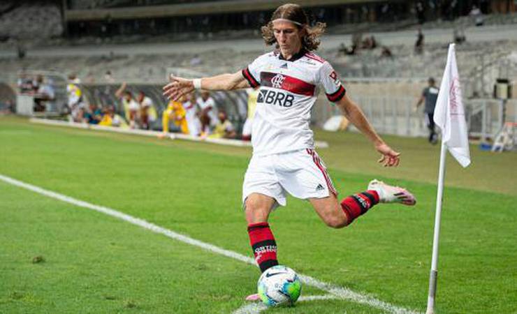 Exame aponta lesão na coxa, e Filipe Luís vira desfalque no Flamengo