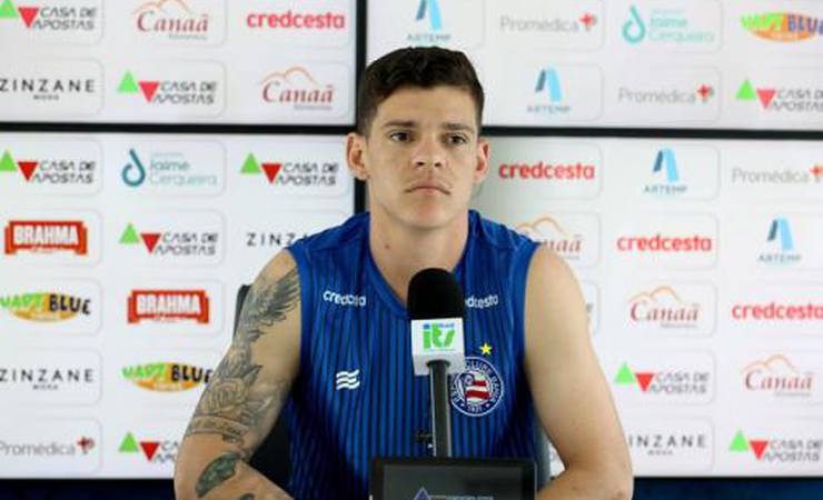 Fluminense faz proposta pelo volante Ronaldo, que está em fim de contrato com o Flamengo