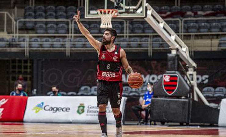 Balbi celebra renovação com o Flamengo: 'Seguir brigando por todos os títulos possíveis'