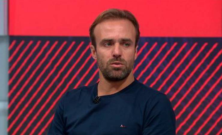 Roger Flores diz que Flamengo caiu de rendimento e revela decepção com Ceni: 'Esperava mais'