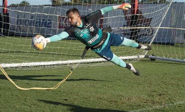 Pedro, Diego Alves e Pedro Rocha estão a, no máximo, oito jogos do fim de seus contratos com o Flamengo