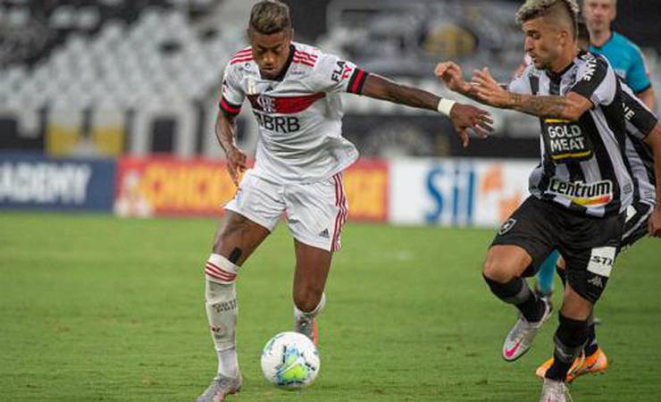Na reapresentação, Flamengo informa que Bruno Henrique não necessita de exames no joelho