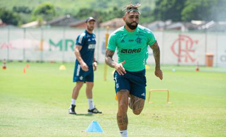 Gabigol de volta com o grupo e Ceni como 'professor' em batidas de falta: o treino desta terça no Flamengo