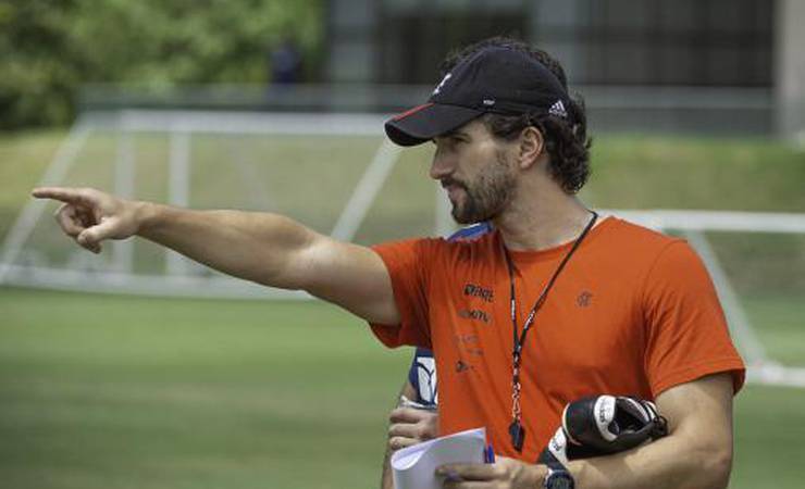 Auxiliar francês do Flamengo, Charles Hembert revela apelido dos jogadores e exalta relação com Ceni