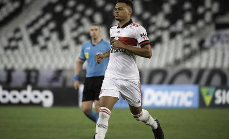 De volta ao Flamengo, Rodrigo Muniz recebe elogios: 'Incomoda bastante os zagueiros'
