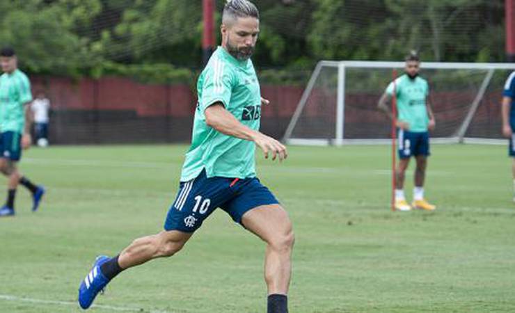 Recuperado de entorse no tornozelo, Diego Ribas volta a treinar com grupo do Flamengo