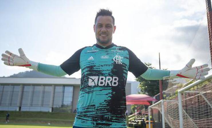 Flamengo finaliza preparação para visitar o Sport e volta a relacionar Diego Alves; veja a lista de Ceni