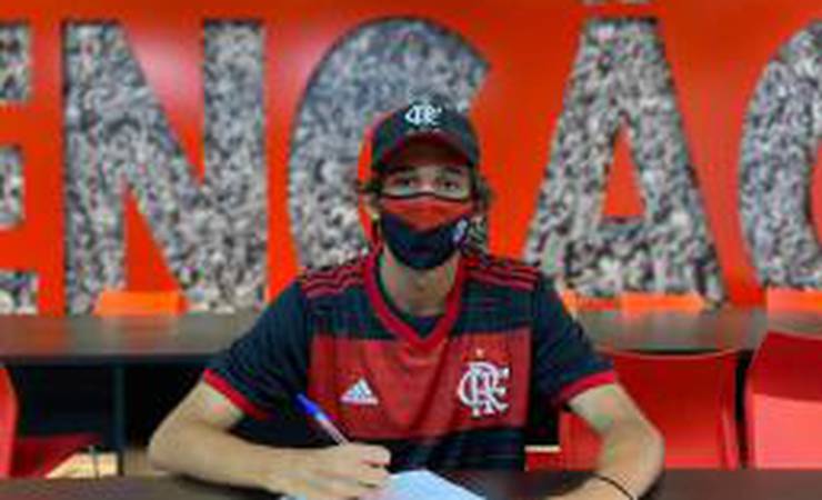 Werton, joia e artilheiro da base, assina primeiro contrato profissional com o Flamengo