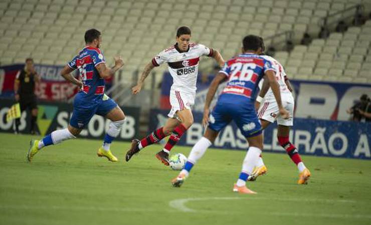 Pedro comenta pênalti perdido em empate do Flamengo: 'Gramado prejudicou'