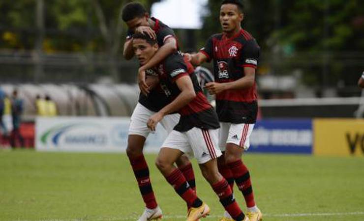 Flamengo vence o Fluminense de virada a abre boa vantagem pelas quartas do Brasileiro Sub-20