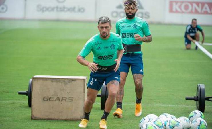 Flamengo treina pela manhã no Ninho; Michael e Diego Alves fazem atividades internas