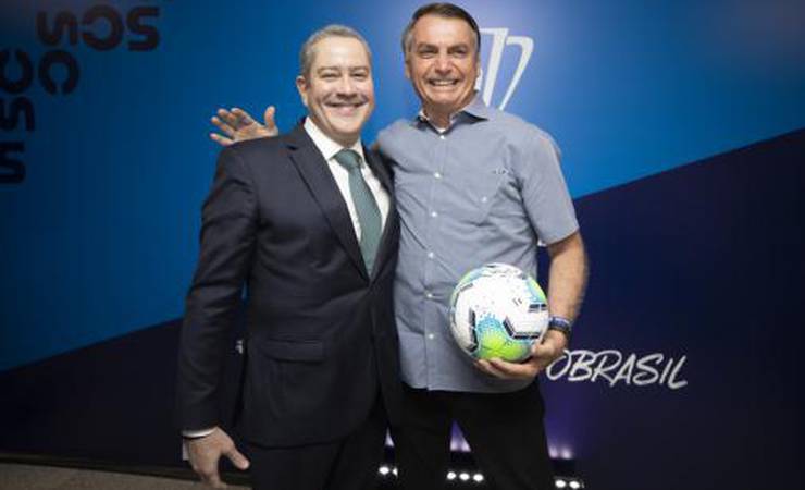 Jair Bolsonaro promulga artigo de lei que suspende o pagamento do Profut durante a pandemia