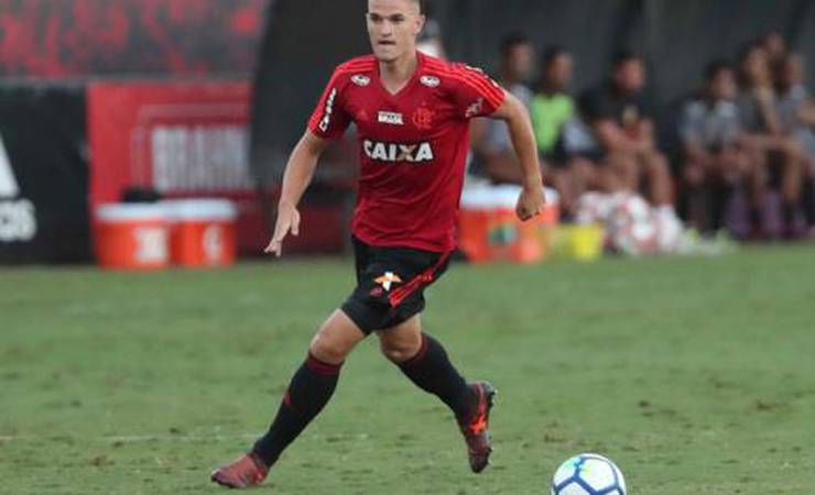 Campeão da Copinha pelo Flamengo, Dener encerra carreira aos 23 anos após 'negligências' em cirurgias