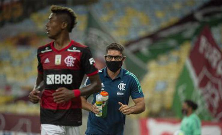 'O vestiário ficou um velório', revela Bruno Henrique sobre derrota no Fla-Flu