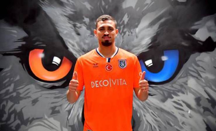Ex-Flamengo, Léo Duarte é emprestado pelo Milan ao Istambul Basaksehir