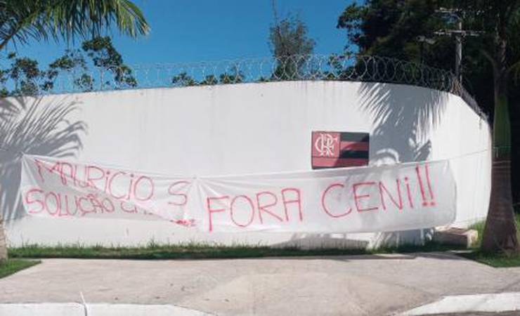 Perfil oficial da 'Turma da Mônica' brinca com pedido de torcedores do Flamengo em protesto no Ninho; entenda