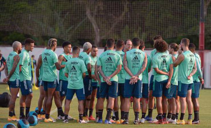 Flamengo de Rogério Ceni terá que driblar turbulência com formação inédita no meio-campo