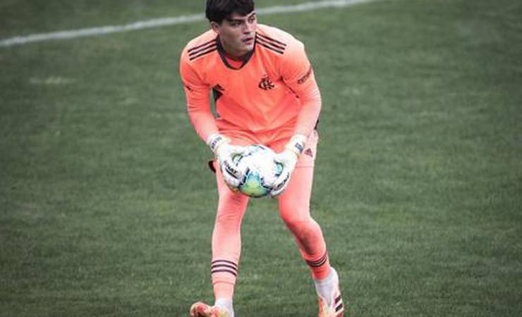 Destaque na base do Flamengo, João Fernando revela inspiração em Júlio César e mira estreia no profissional