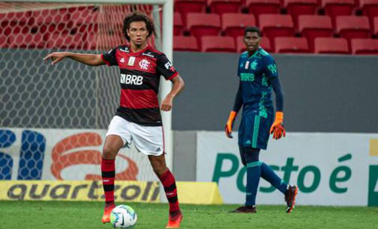 Ceni aumenta leque com Arão na zaga, e setor alcança feito inédito para o Flamengo no Brasileiro