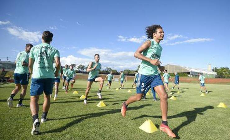 Com desfalques, Flamengo finaliza preparação em Brasília e viaja para enfrentar o Athletico