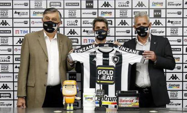 Botafogo conversa com dirigente ex-Flamengo para assumir vaga no Departamento de Futebol