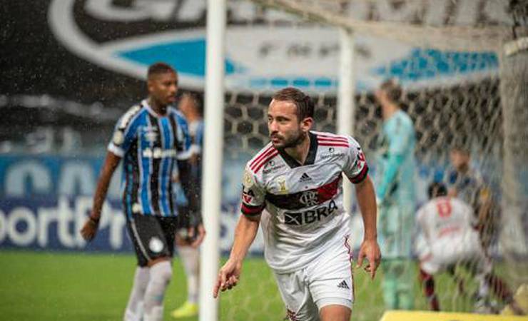 De volta à boa fase no Flamengo, Everton Ribeiro alerta para dupla do Vasco que 'pode fazer a diferença'