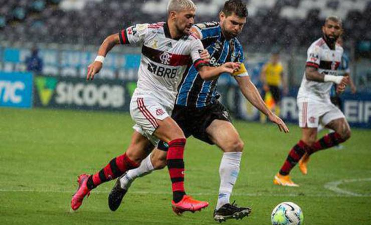 Após virada sobre o Grêmio, Arrascaeta crava Flamengo na briga pelo título: 'Saímos fortalecidos'