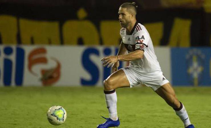Diego se reinventa e reescreve sua própria história no Flamengo