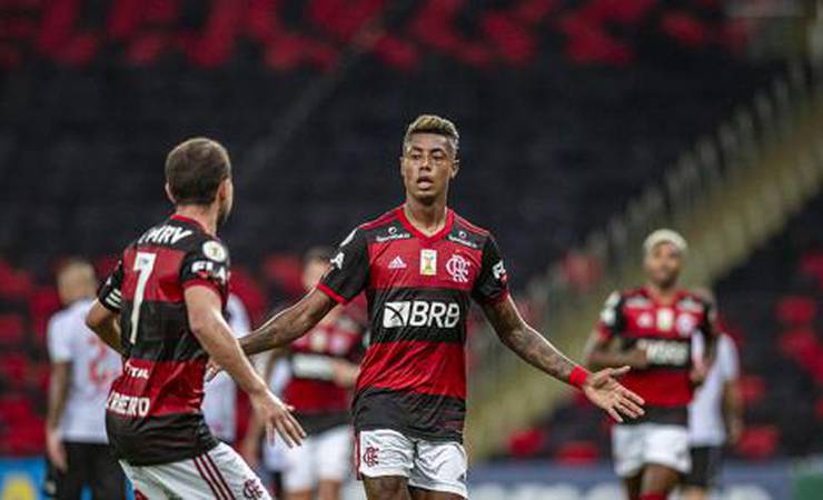 Flamengo acentua supremacia sobre o Vasco e volta a depender de si para ser campeão; simule a tabela