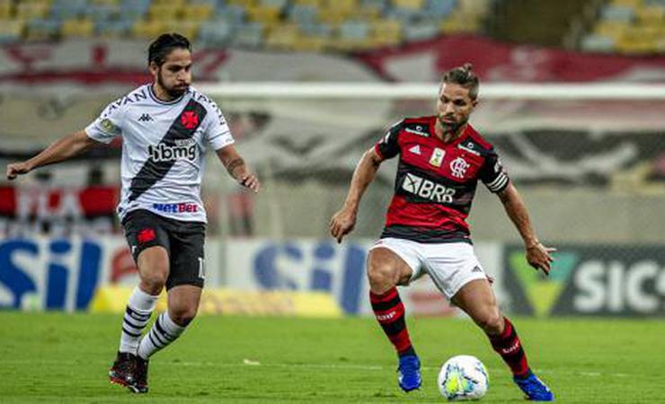 Árbitro explica cartão para Diego, que desfalca o Flamengo no próximo jogo: 'Rodízio de faltas de sua equipe'