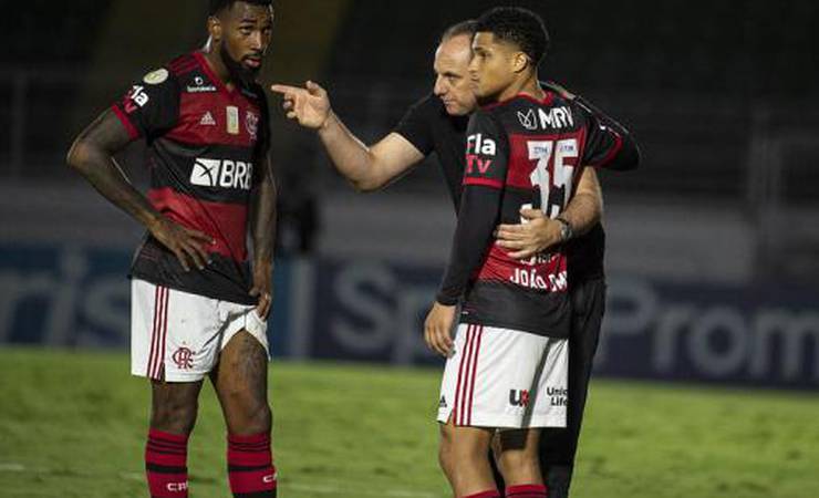 João Gomes recebe terceiro cartão amarelo e desfalcará o Flamengo diante do Corinthians