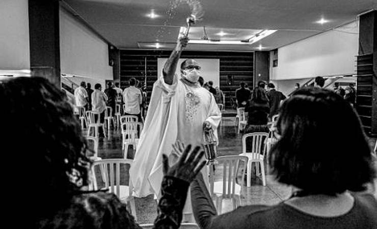 Flamengo realiza missa na Gávea em homenagem às vítimas do incêndio no Ninho do Urubu