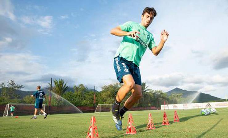 Com Rodrigo Caio próximo de retorno, Flamengo inicia preparação para encarar o Corinthians
