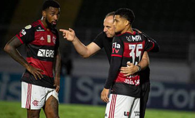 Dribles, desarmes e passes... João Gomes tem números expressivos em início como profissional no Flamengo