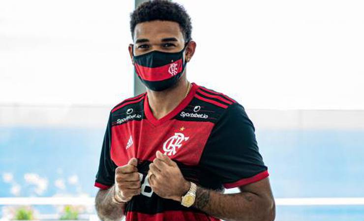 Flamengo anuncia contratação do zagueiro Bruno Viana, primeiro reforço para 2021