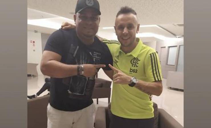 Ex-atacante do Flamengo 'entrega' retorno de Rafinha ao clube: 'O homem está voltando, Nação'