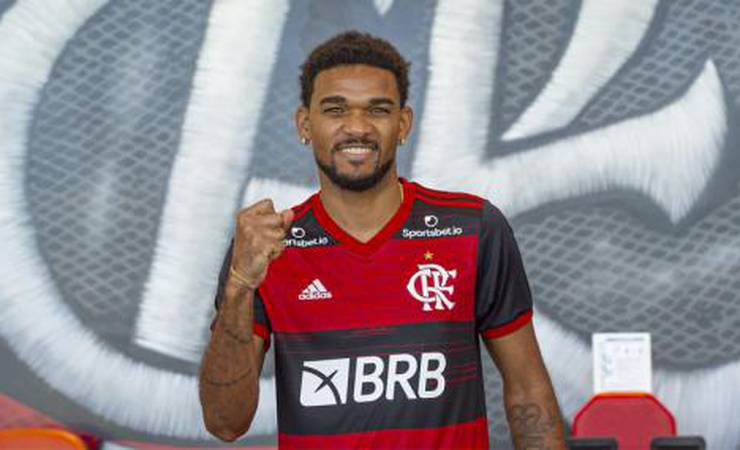 Hora de Bruno Viana: Flamengo volta a ter estreia de reforço após sete meses