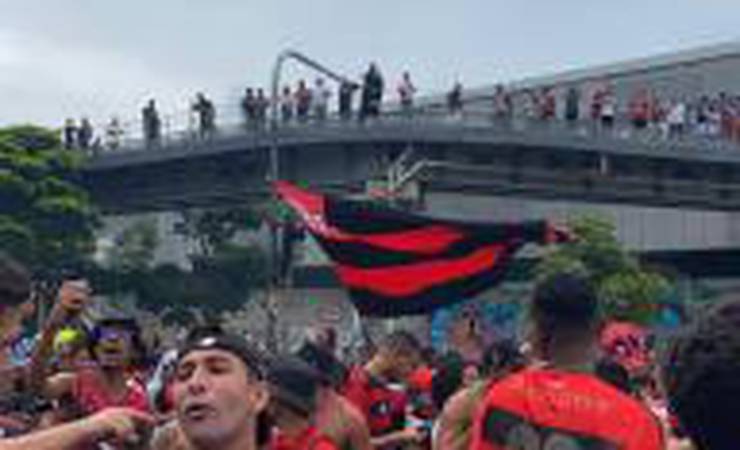 Antes de jogo contra o Inter, torcida do Flamengo se concentra no Ninho e no Maracanã
