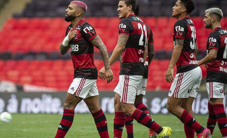 VARmengo? Torcedores debatem lance de expulsão de Rodinei nas redes sociais