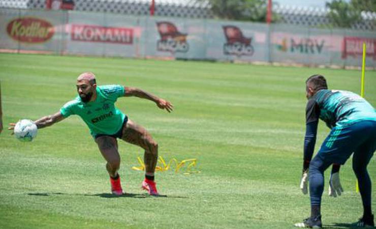 Finalizações e clima leve: assista a imagens do último treino do Flamengo antes da 'final'