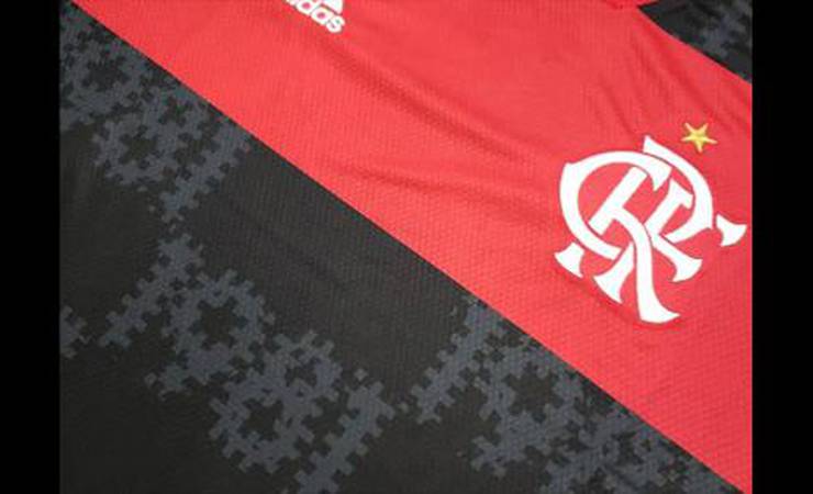 Novas imagens da camisa do Flamengo para a temporada 2021 vazam na internet; veja