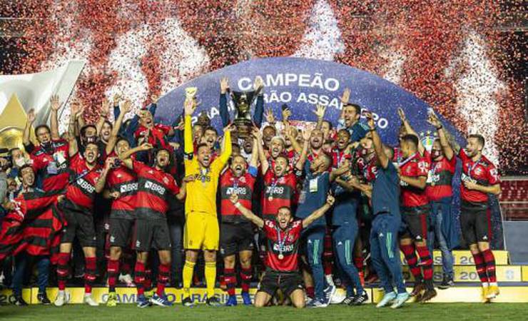 Flamengo planeja dividir valor milionário entre jogadores e estafe por título do Brasileirão