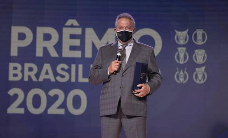Abel Braga é eleito o melhor técnico do Campeonato Brasileiro de 2020: 'Me sinto honrado com esse troféu'